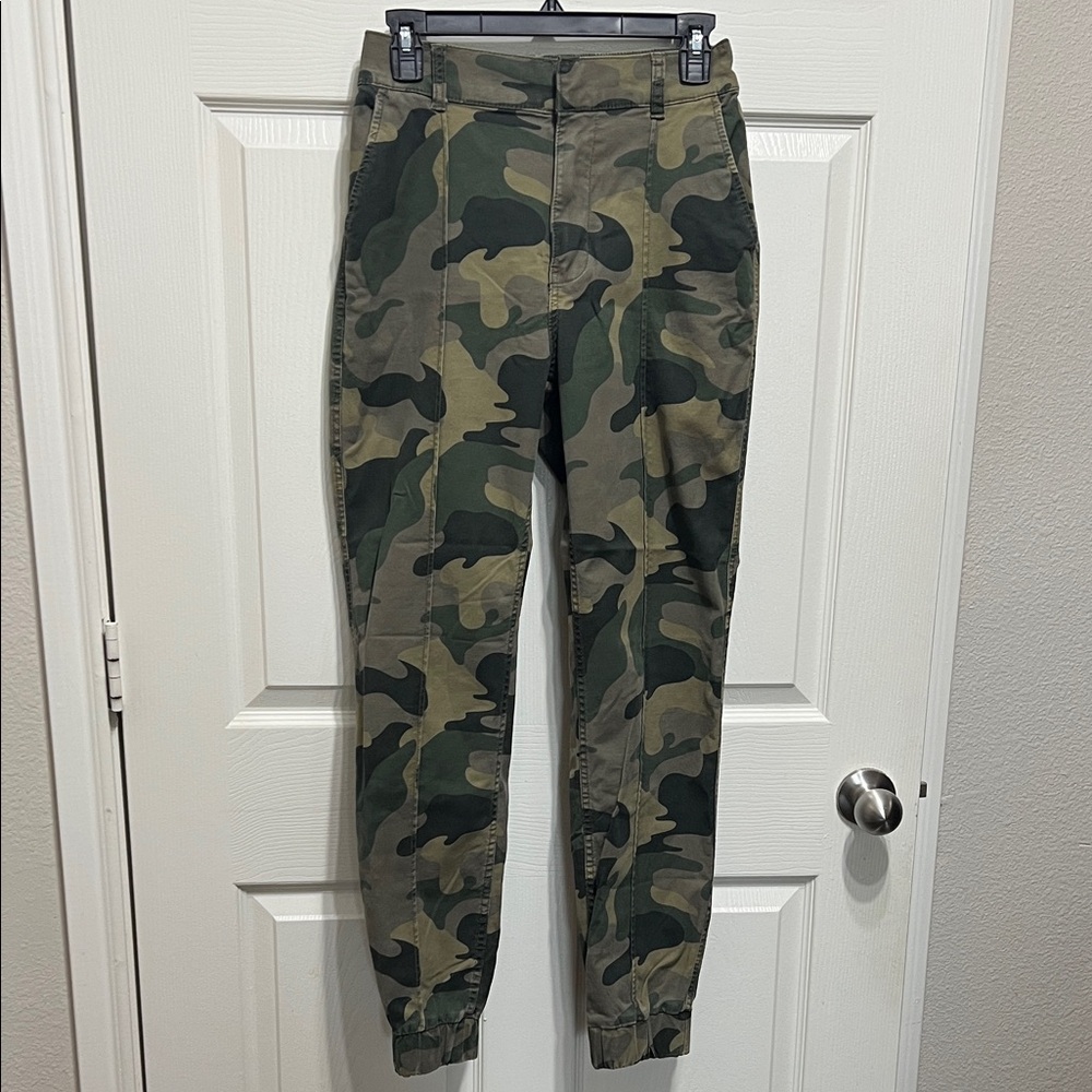 Hollister Camo High-Waist Jogger Pants - Green Camo